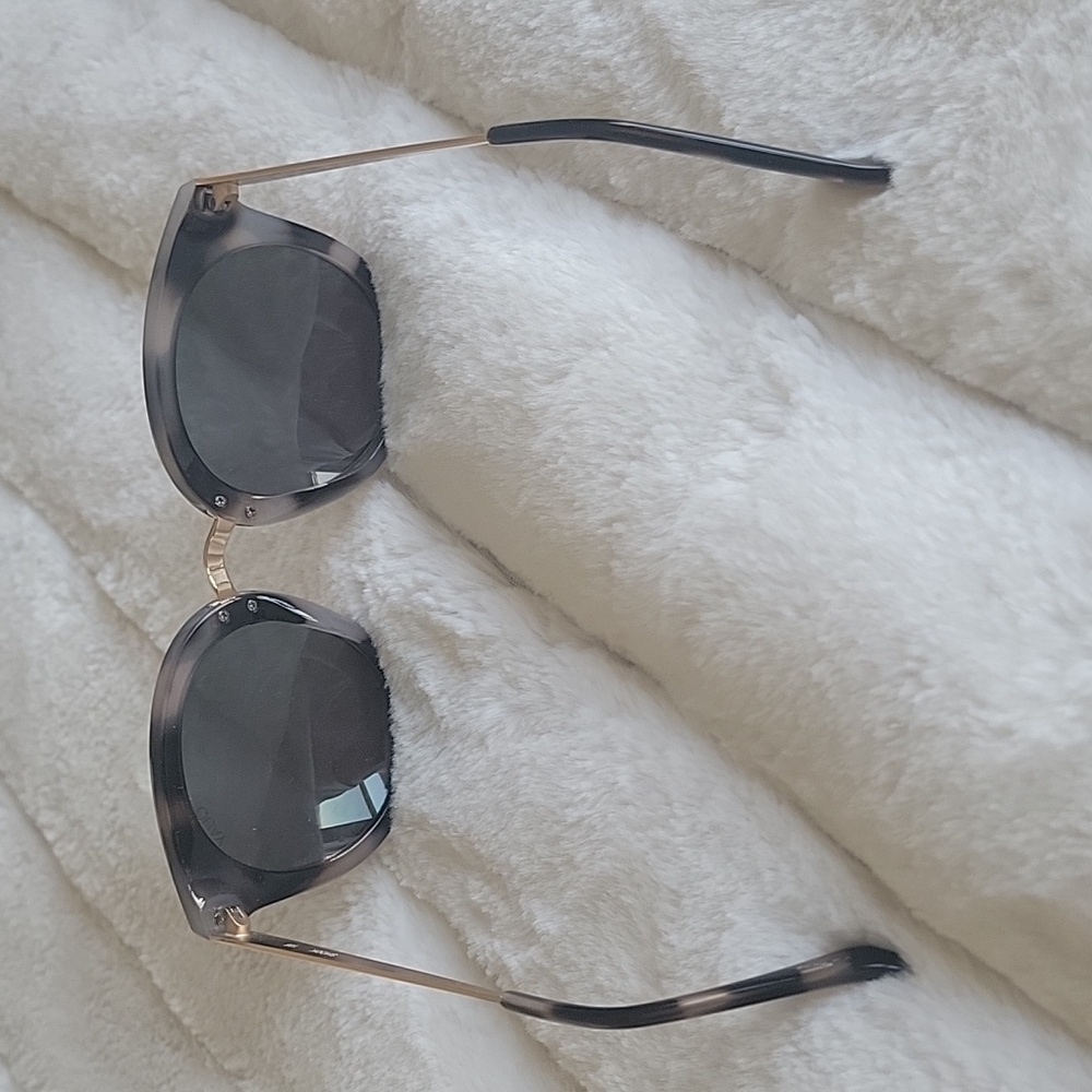 Quay | Women's Quay Shook Round Sunglasses, 50mm - Picture 6 of 9